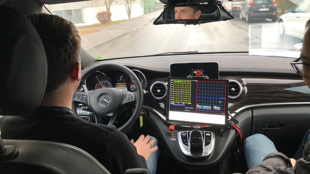Autonomes Fahren: Mercedes-Benz testet Abholen des Fahrers per App