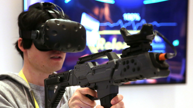 Vive Tpcast & Tracker Kurztest: Feuerwehrmann spielen und kabellose Ballerorgie