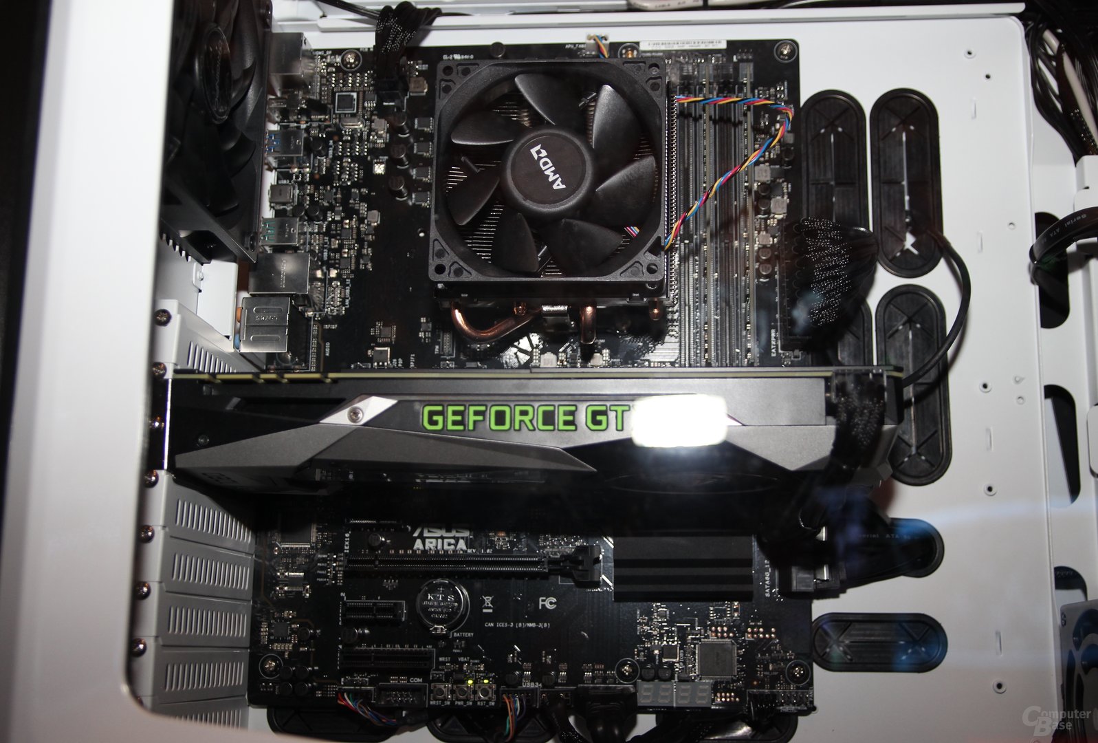 AMD-Mainboards für Sockel AM4 mit Wraith-Kühler und GeForce
