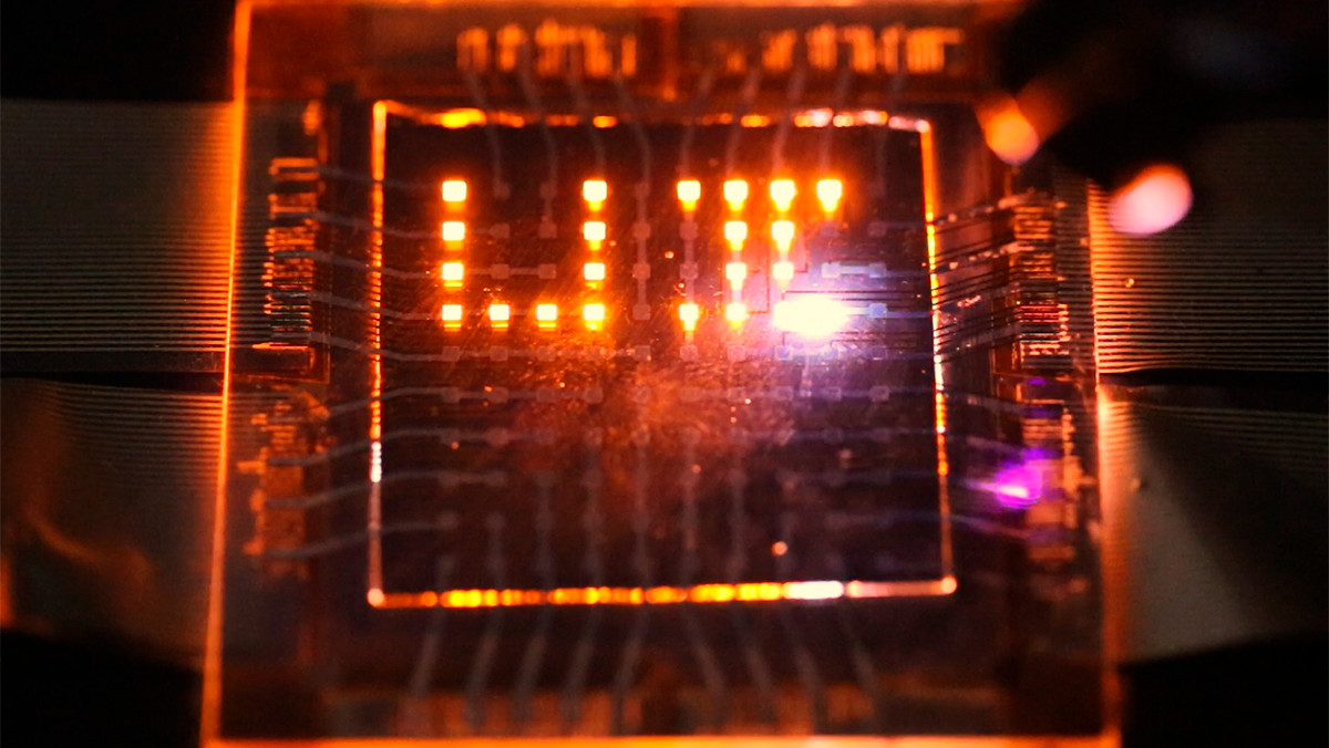 Nanorod LEDs: Display erkennt und nutzt Licht zur Stromversorgung