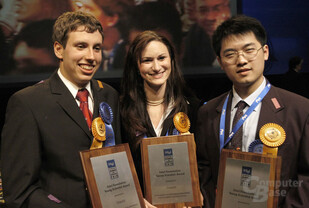 ISEF2004 - Die drei Gewinner: Uwe Treske, Grafenhainichen, Deutschland; Sarah Rose Langberg, Fort Myers, Florida; und Yuanchen Zhu, Shanghai, China
