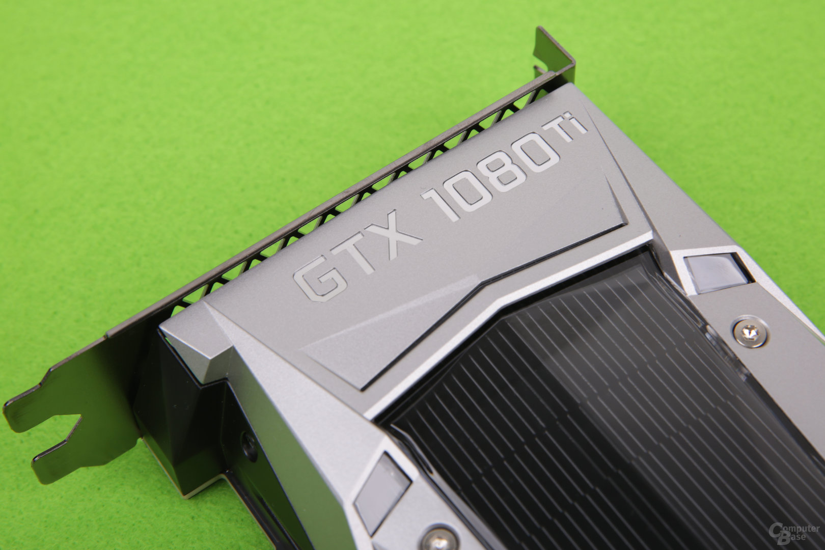 GeForce GTX 1080 Ti FE - Schriftzug