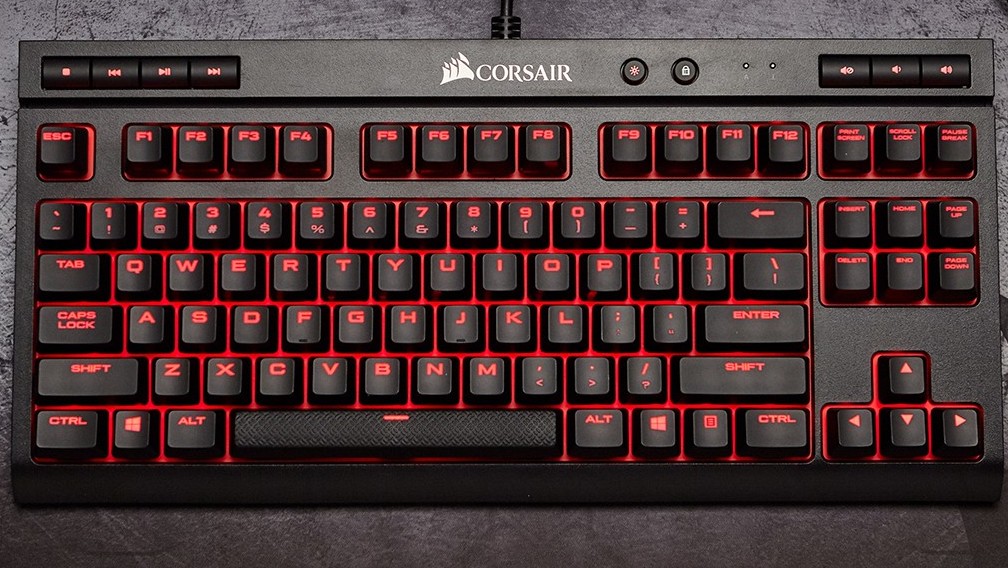 Corsair K63 Compact: Tenkeyless-Tastatur bleibt trotz Medientasten schlank