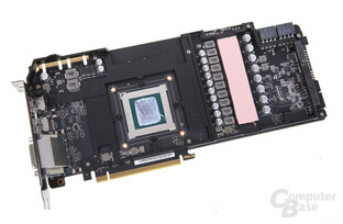 Das PCB mit VRM-Kühlpad und AluElement auf dem Speicher