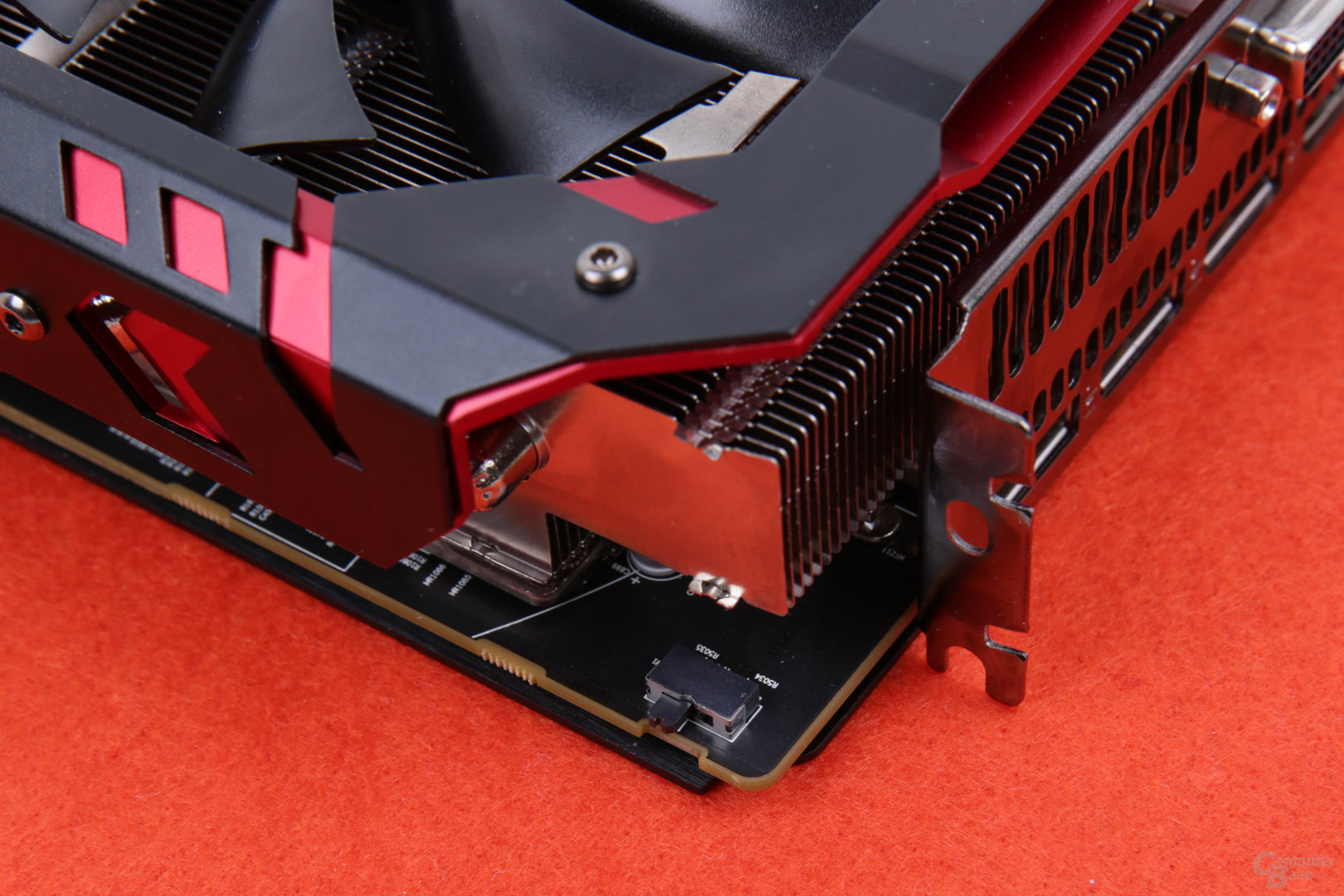 PowerColor Radeon RX 580 Red Devil Golden Sample - BIOS-Schalter