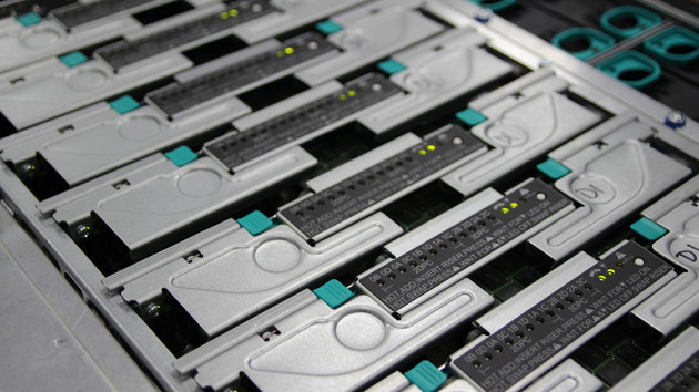 Server-CPUs: Xeon Platinum und AMD Epyc auf Augenhöhe