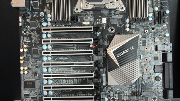 Gigabyte GA-C422-WS: Mainboard mit C422-Chipsatz ist für den Server-Core-X