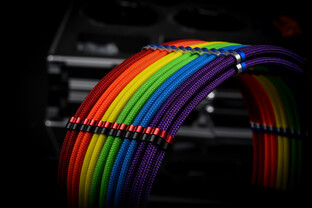 Alphacool Premium Sleeve und Eiskamm: Paracord-Sleeves und Aluminium-Kabelkämme