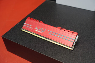 Adata Gammix D10 mit rotem Wärmeleitblech