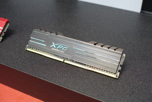 Adata Gammix D10 – flacher Aufbau des grauen Heatspreaders