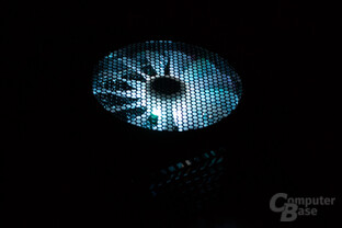 Aerocool P7-650W – RGB-LED-Beleuchtung bei stillstehendem Lüfter