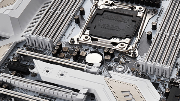 MSI X299 Tomahawk Arctic: Mainboard in Weiß und Grau für Intels-Core-X-CPUs