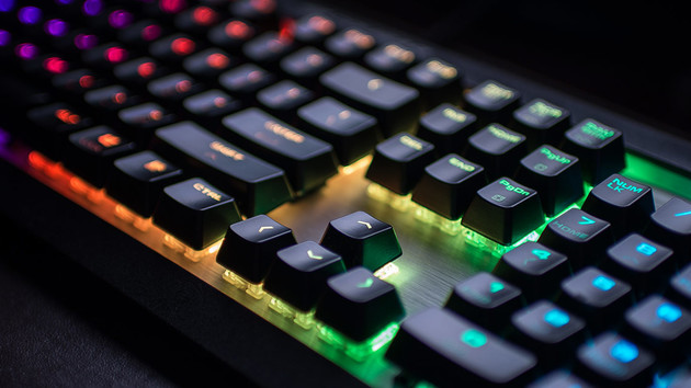 Cougar Attack X3 RGB im Test: Günstig-teure Tastatur mit Cherry MX RGB