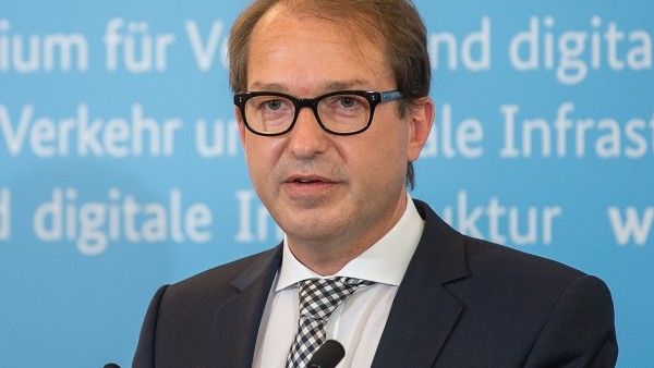 Breitbandausbau: Dobrindt will schnelles Internet für Schulen fördern