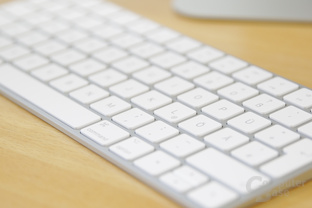 Magic Keyboard mit flachen Chiclet-Tasten