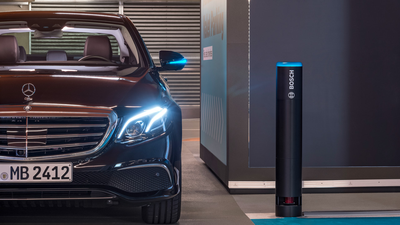 Fahrerloses Parken: Mercedes testet Automated Valet Parking im Parkhaus
