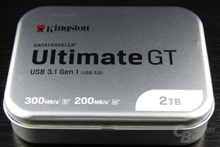 Ein USB-Stick aus der Dose – mit vorbildlichem Hinweis, dass USB 3.1 Gen 1 im Grunde USB 3.0 bedeutet