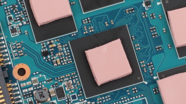 Toshiba PM5: SAS-SSD mit 30 TByte und 3.350 MB/s via MultiLink