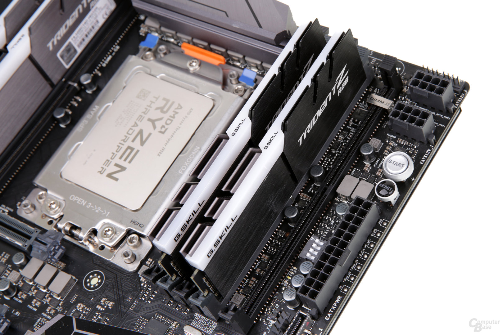 Asus bietet einen 9. DIMM-Slot für eine M.2-Adapterkarte