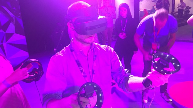 Windows Mixed Reality: VR von Microsoft ganz ohne externe Helferlein