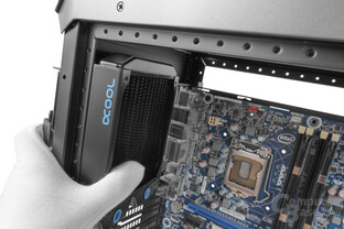 Cooler Master Cosmos C700P – Im Heck soll laut Hersteller ein 140-mm-Radiator passen, was nicht der Fall ist