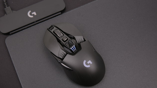 Logitech Powerplay im Test: Wenn das Mauspad die Maus beim Spielen lädt