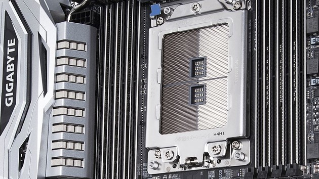 Gigabyte X399 Designare EX: TR4-Mainboard in Silber mit Backplate und Dual-LAN
