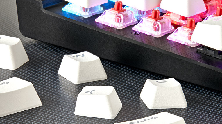 Hochwertige Tastenkappen: Corsair bietet PBT-Kappen für eigene Tastaturen an