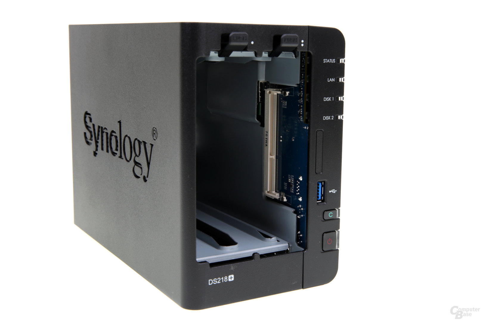 Synology DS218+ – DIMM-Slot von außen zugänglich