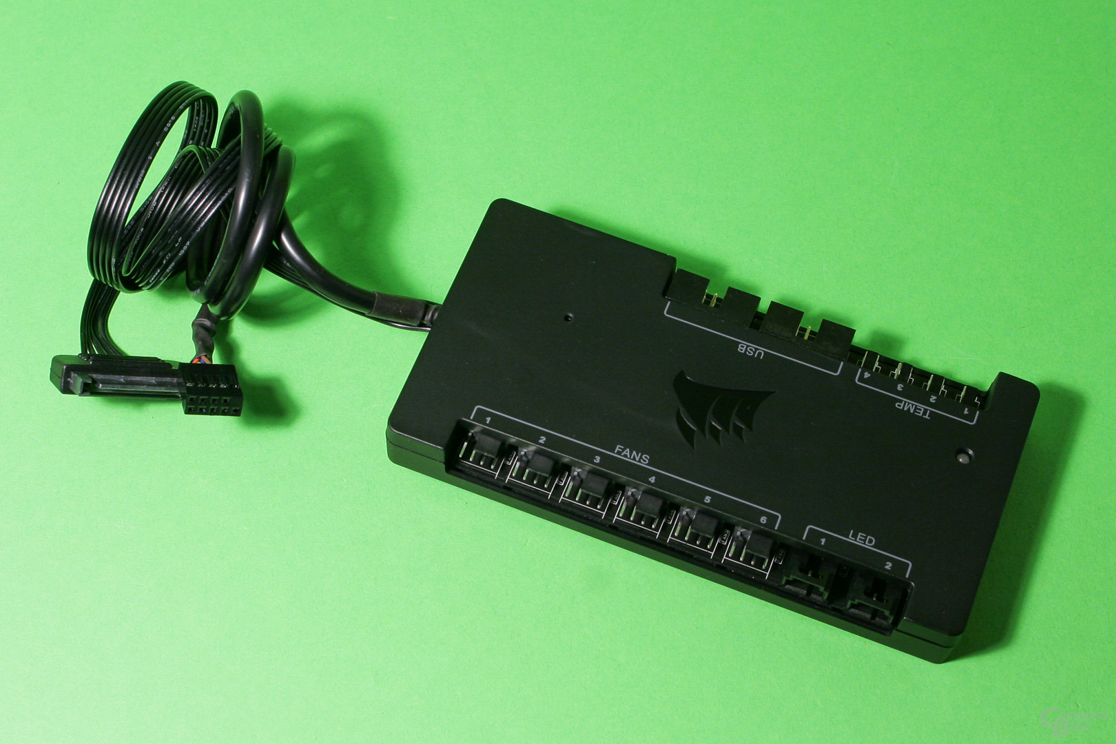 Corsair Commander Pro: Sata-Stromanschluss und USB-Datenkabel