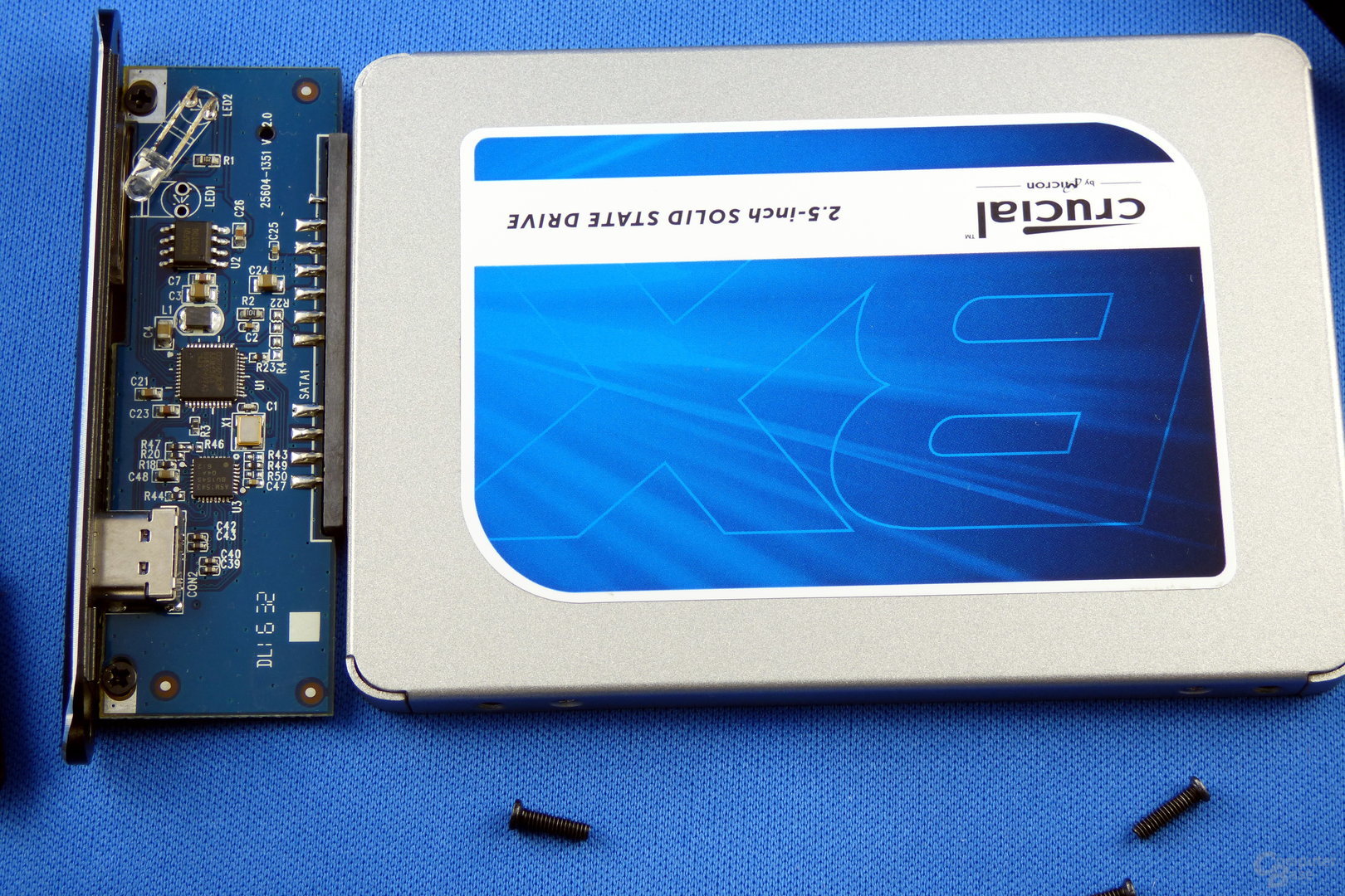 Sharkoon Rapid Case 2,5": Crucial BX300 SSD an Modul angesteckt