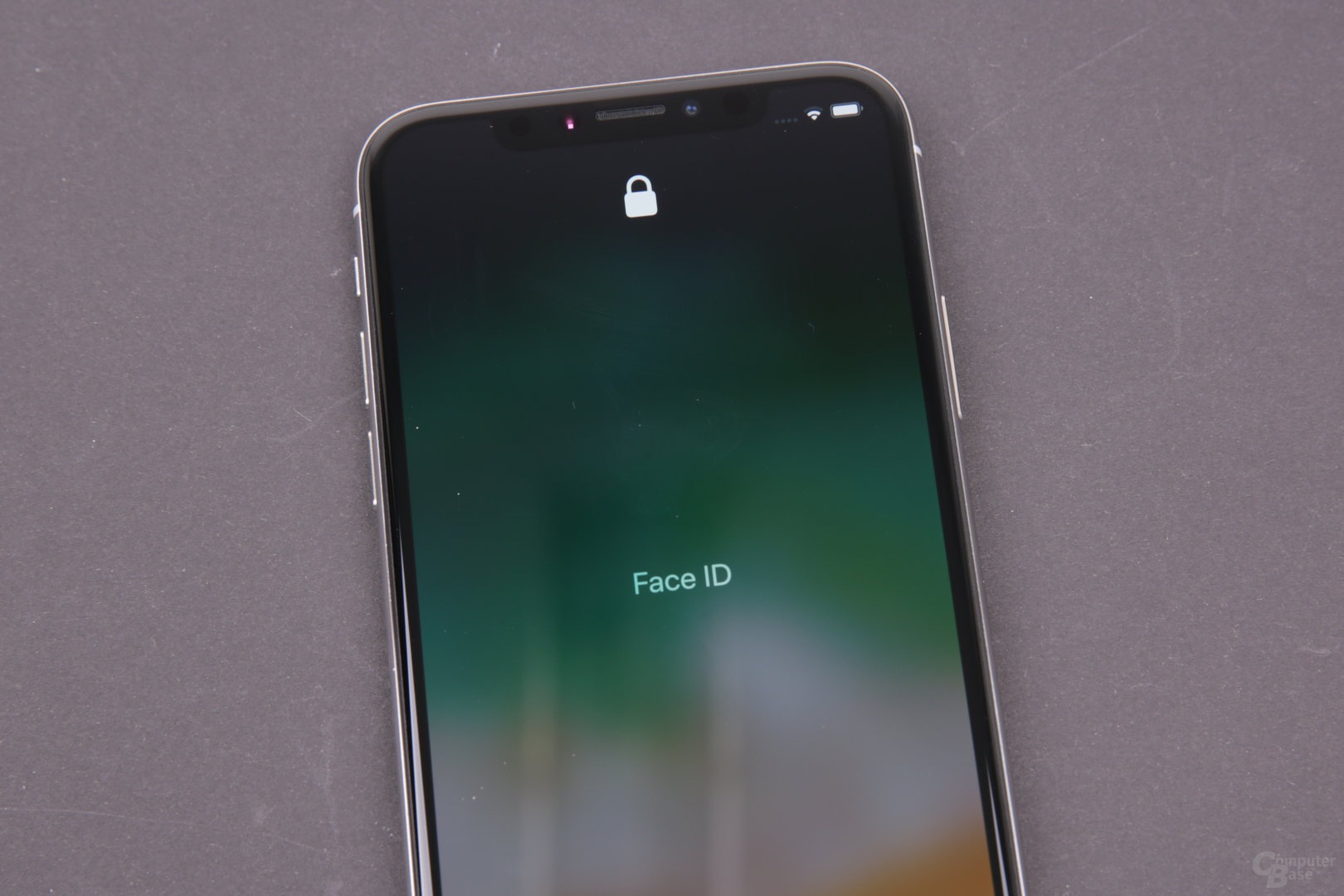 Apple iPhone X – Warten auf Face ID
