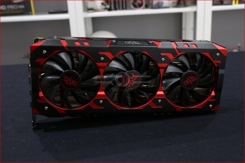 Die PowerColor Radeon RX Vega 64 Red Devil mit 3-Slot-Kühler