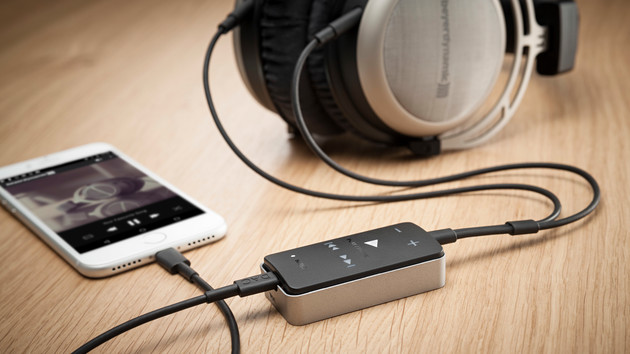 Impacto universal: Mobiler Kopfhörer-DAC und Verstärker von beyerdynamic