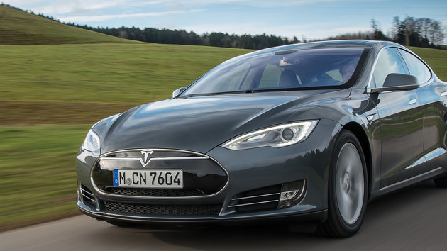 Autonomes Fahren: Tesla baut eigene AI‑Chips mit AMD-Ex Jim Keller