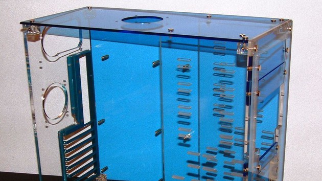 Im Test vor 15 Jahren: Acrylglas-Tower-Bausatz stellte Hardware zur Schau