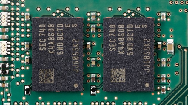 Samsung Foundry: DRAM-Chips aus kleinerer 1y-nm-Fertigung sind schneller