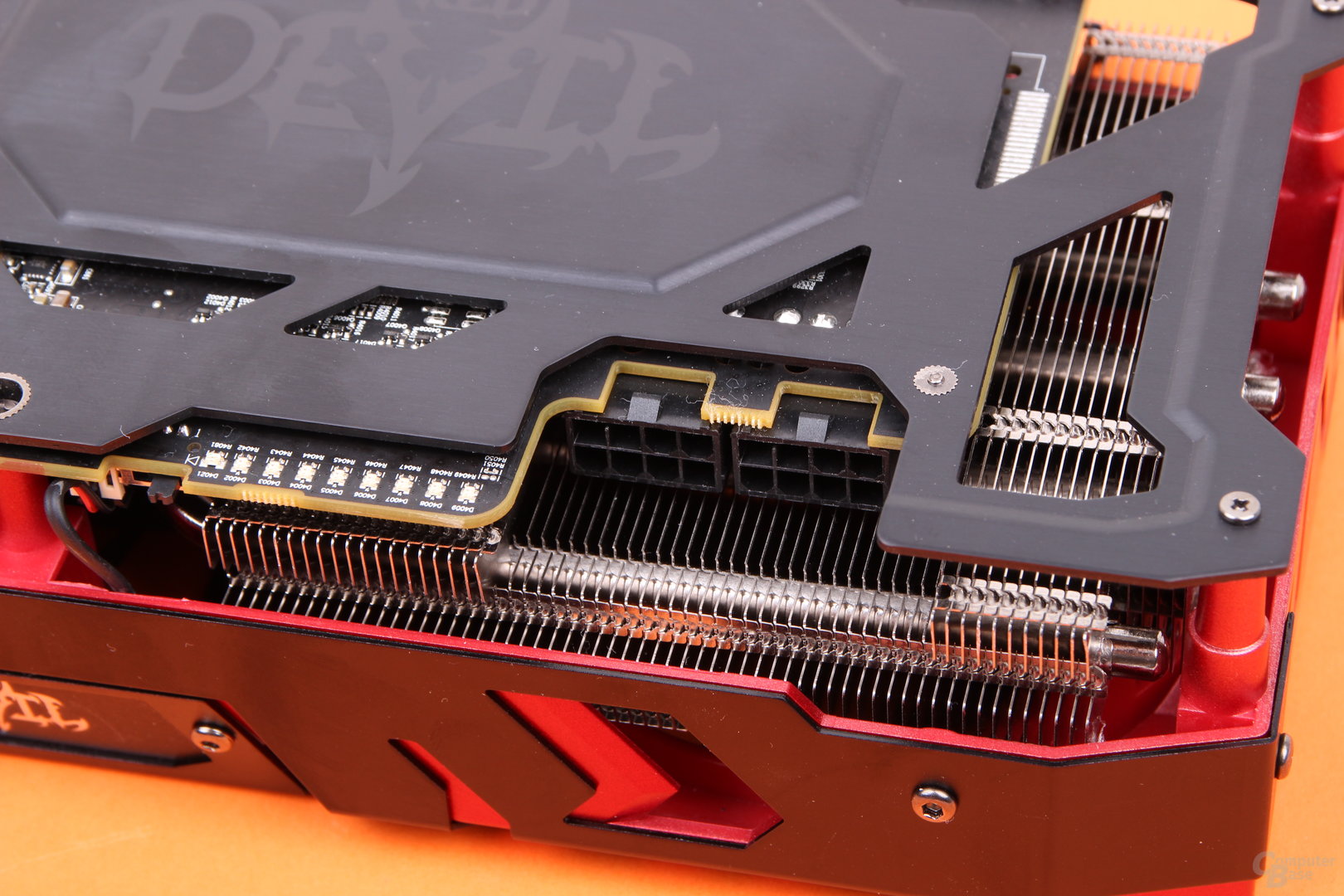 PowerColor Radeon RX Vega 56 Red Devil – Stromanschlüsse