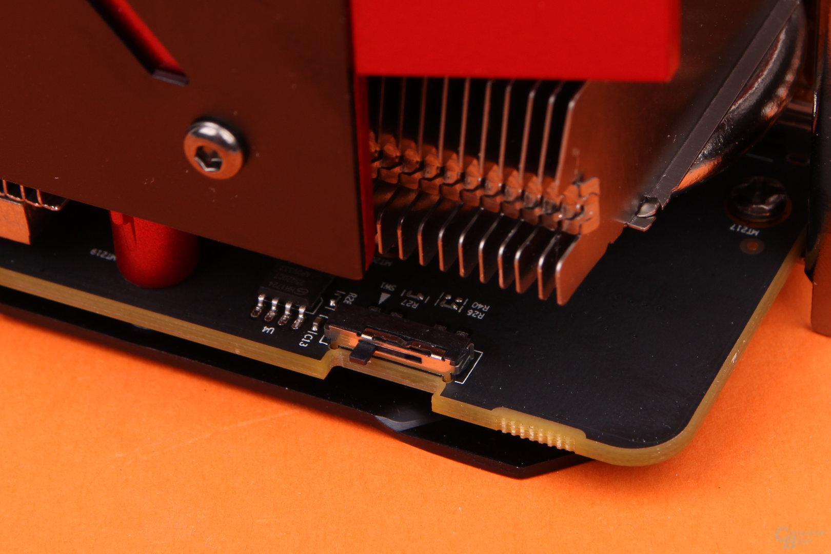 PowerColor Radeon RX Vega 56 Red Devil – Der BIOS-Schalter