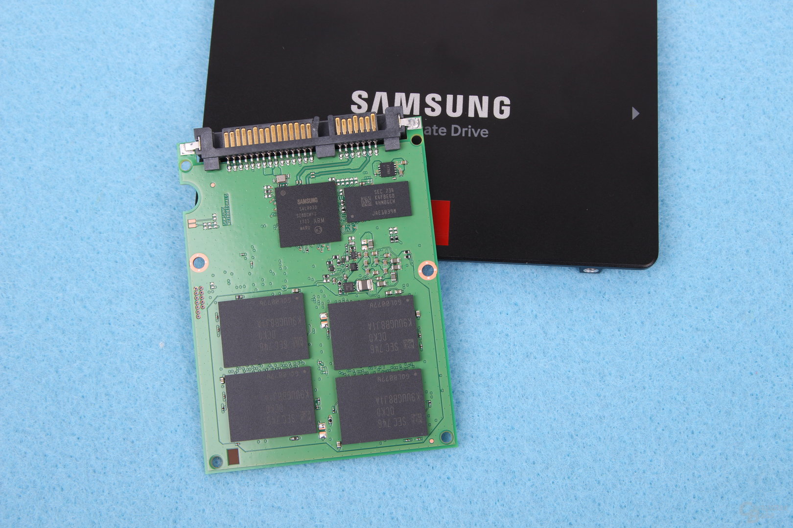 Die Platine der Samsung SSD 860 Pro mit V-NAND und Controller