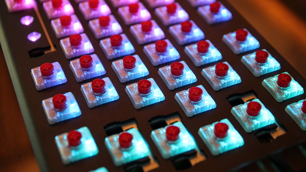 Mechanische Switches: Cherry macht die MX-Red-Taster 7 mm flacher