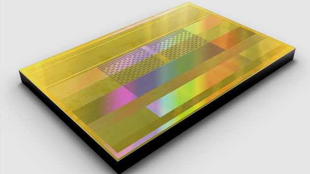 Aquabolt: Samsung fertigt schnellsten HBM2 mit 2,4 Gbit/s in Serie