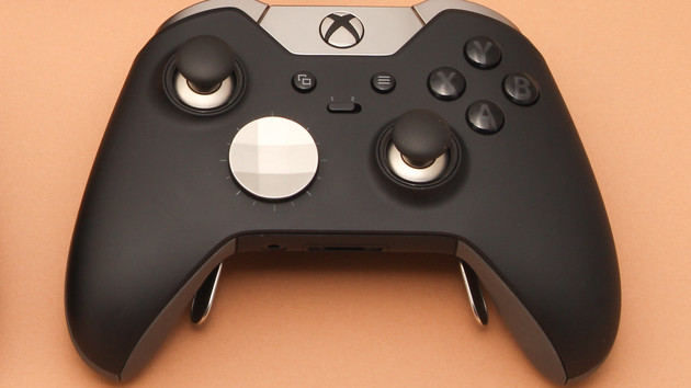 Xbox Elite Controller: Fester Akku und Lade-Tasche für Version 2