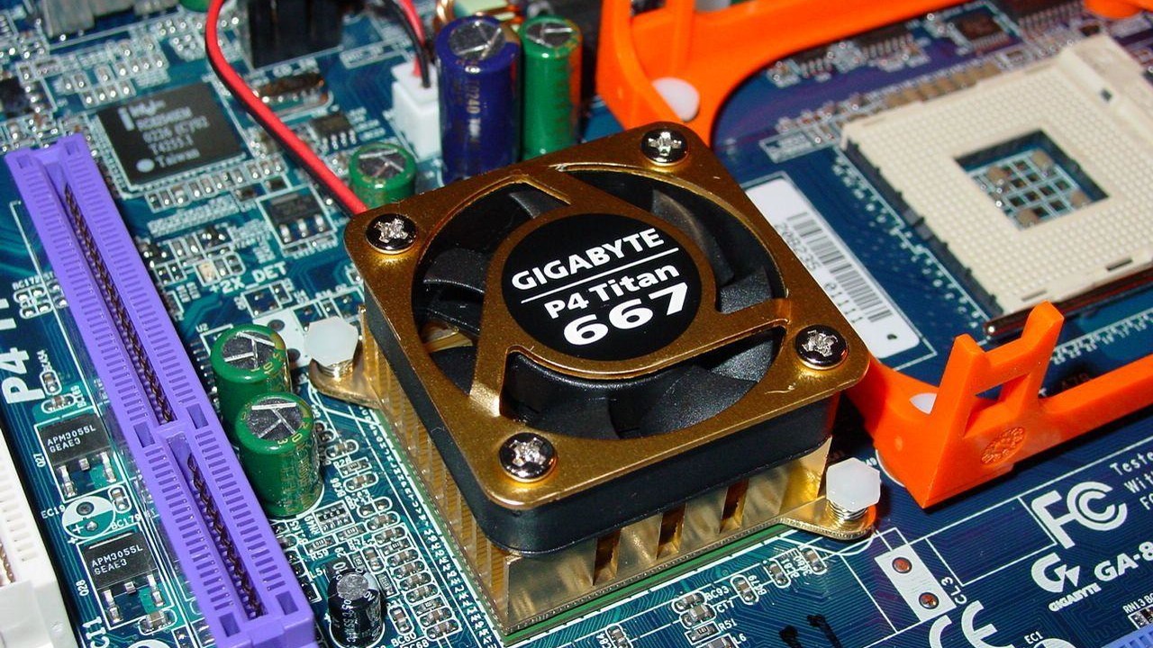 Im Test vor 15 Jahren: Das beste Mainboard für Sockel 478 kam von Gigabyte