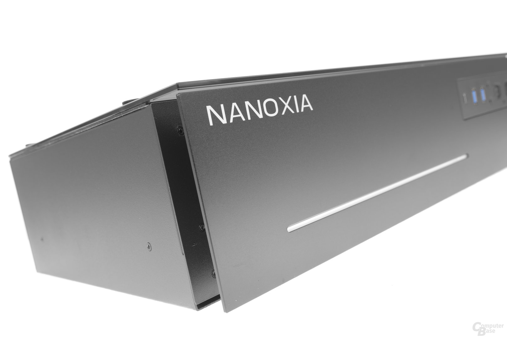 Nanoxia Project S Mini – LED-Leuchtstreifen an der Front
