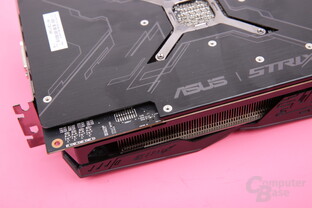 Asus RX Vega 64 Strix (oben) und RX Vega 56 Strix (unten)