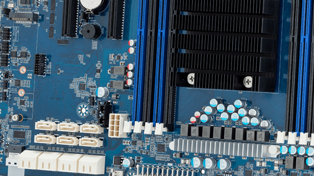 Gigabyte MB51-PS0: Xeon D mit 16 Kernen trifft auf 8 × DIMM und 14 × SATA