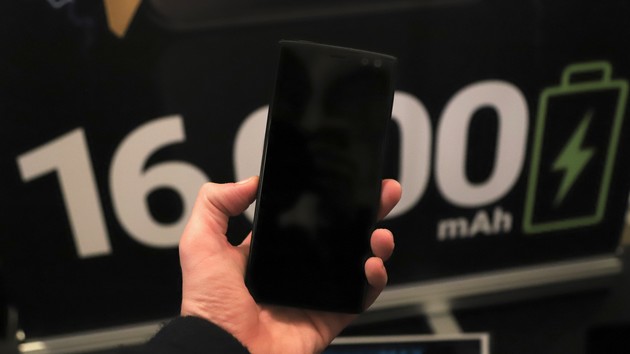 Energizer Power Max P16K Pro: Smartphones mit 16.000 mAh im 15-mm-Prototyp