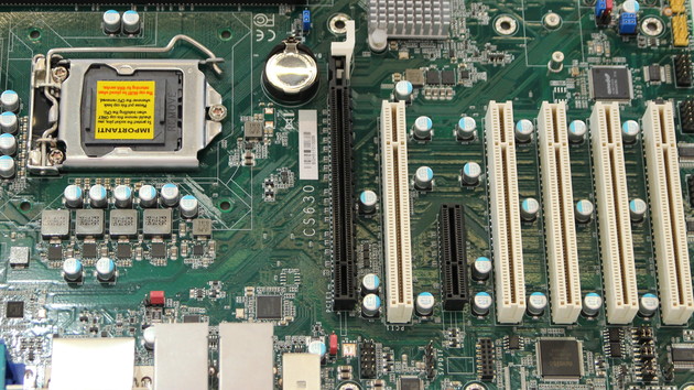DFI Q370-Mainboard: Coffee-Lake-Prozessor trifft fünf klassische PCI-Slots