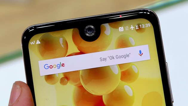 View2 (Pro): Wikos Kerben im 19:9-Display sind fast kreisrund